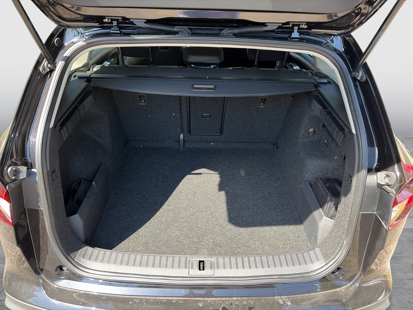 Skoda Enyaq 80 LOFT WÄRMEPUMPE AHK CAM LM19 MATRIX NAVI