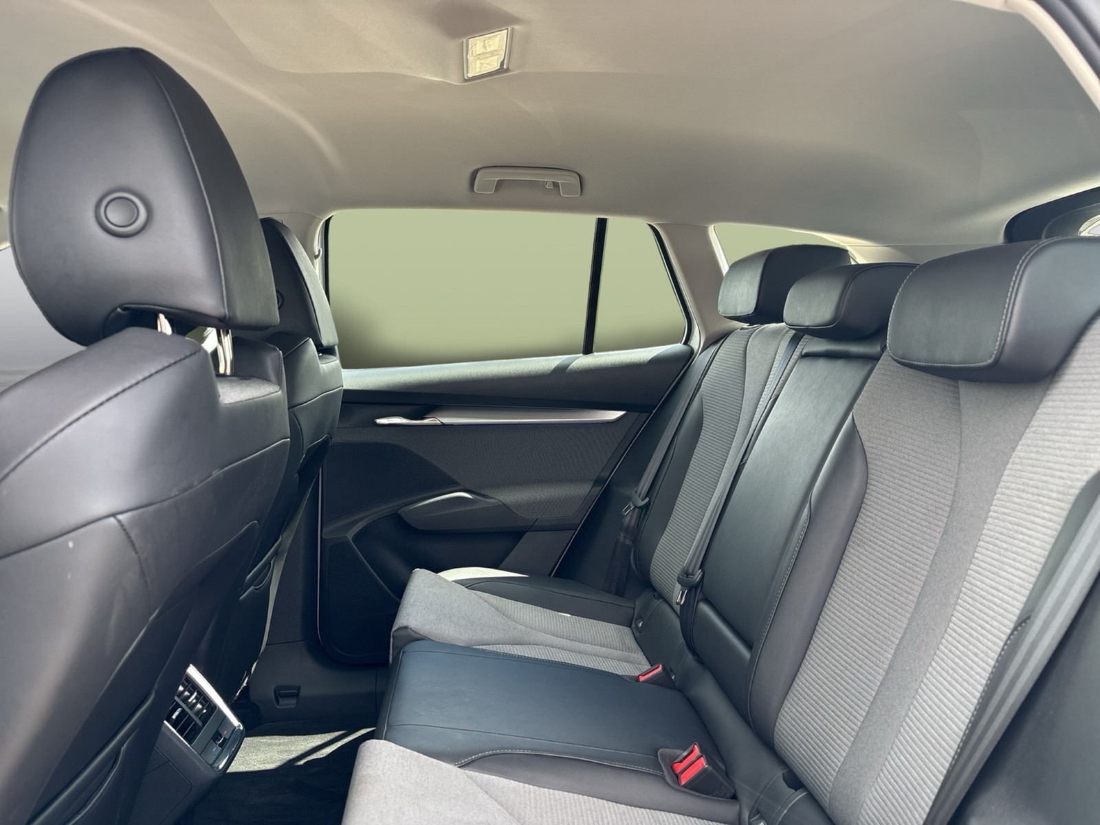 Skoda Enyaq 80 LOFT WÄRMEPUMPE CAM LM19 NAVI SITZHEIZ.