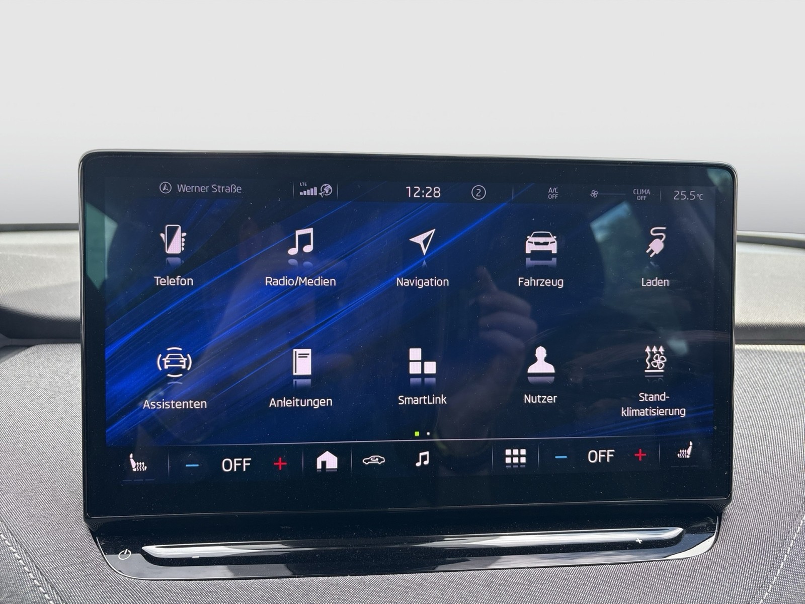 Skoda Enyaq 80 LOFT WÄRMEPUMPE CAM LM19 NAVI SITZHEIZ.