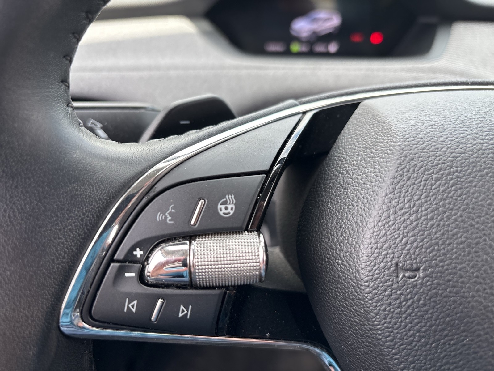 Skoda Enyaq 80 LOFT WÄRMEPUMPE CAM LM19 NAVI SITZHEIZ.