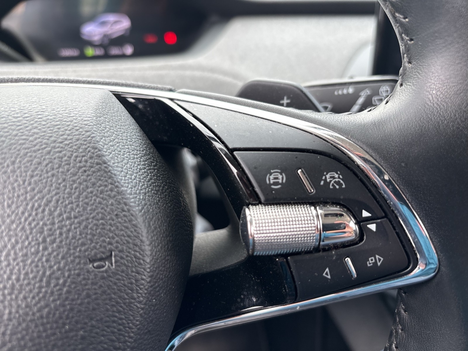 Skoda Enyaq 80 LOFT WÄRMEPUMPE CAM LM19 NAVI SITZHEIZ.