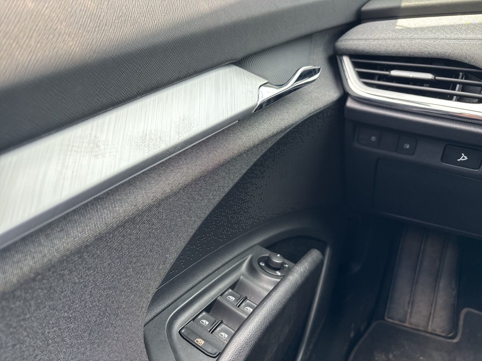 Skoda Enyaq 80 LOFT WÄRMEPUMPE CAM LM19 NAVI SITZHEIZ.