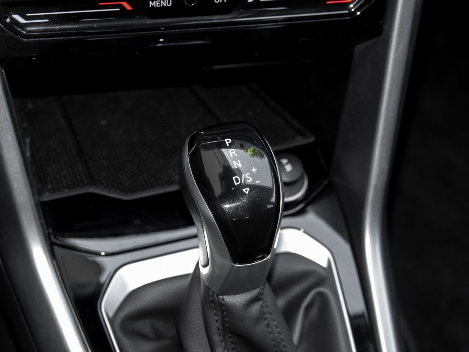 Volkswagen T-Roc 1.5 LIFE ACC LM17 SITZHZ CARPLAY/ANDROIDA.