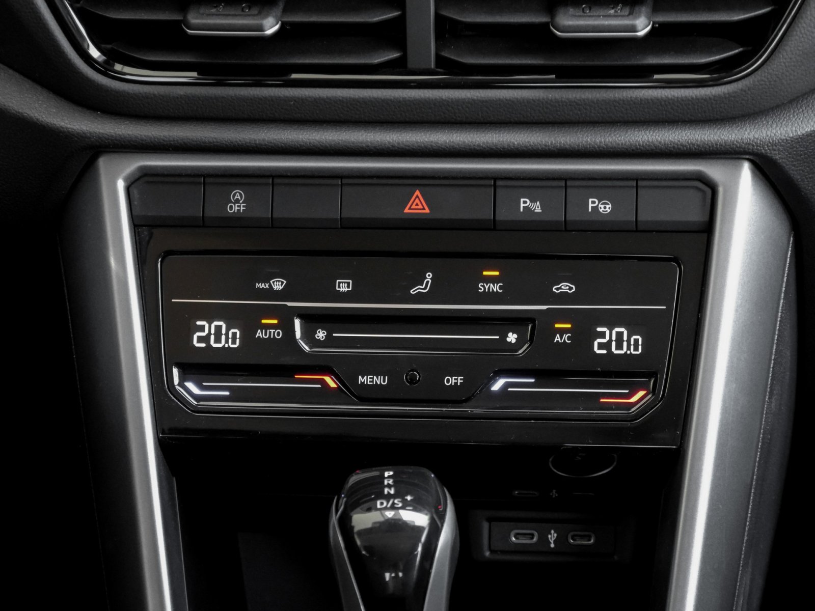 Volkswagen T-Roc 1.5 LIFE ACC LM17 SITZHZ CARPLAY/ANDROIDA.