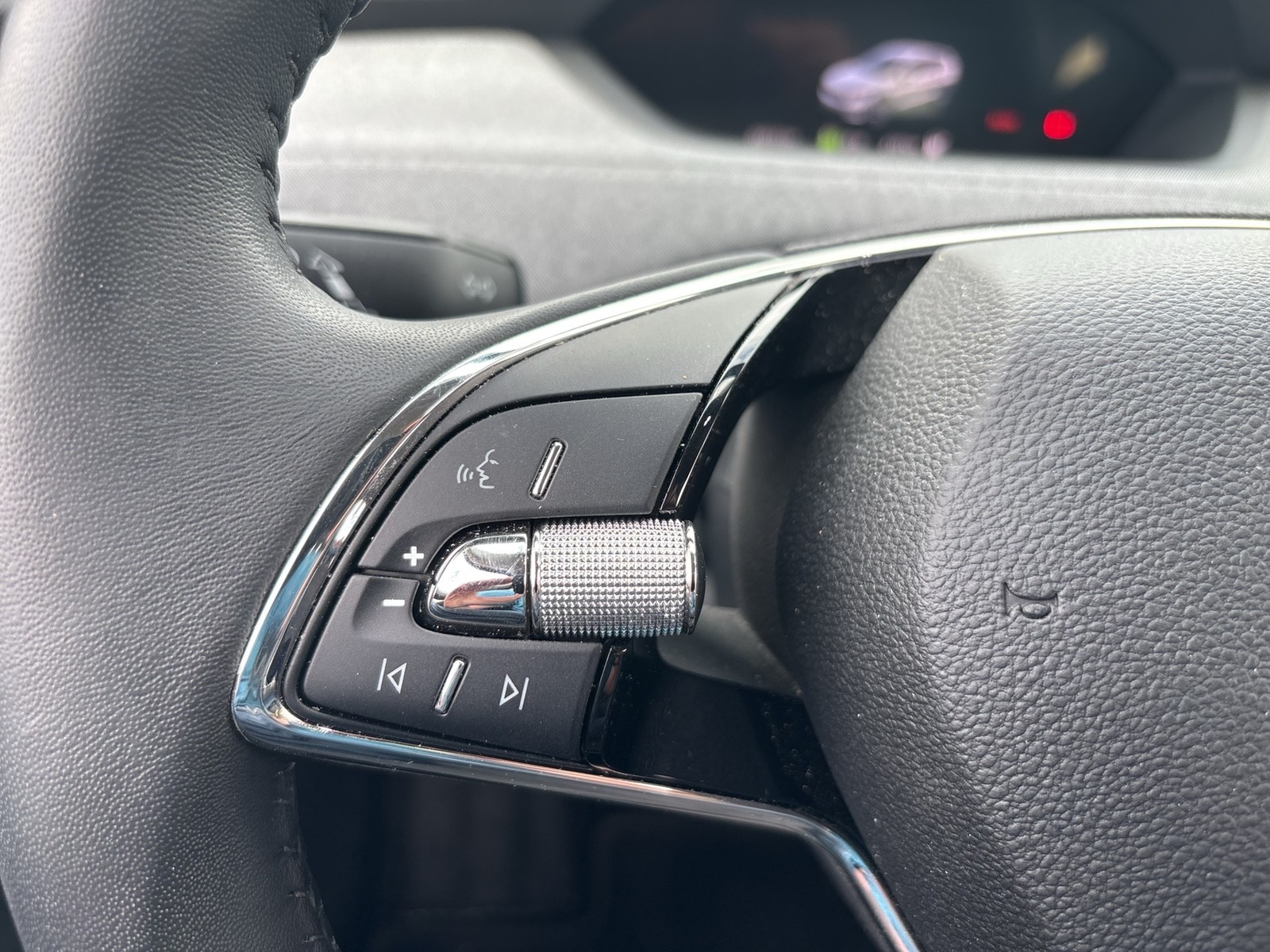 Skoda Enyaq 60 LOFT WÄRMEPUMPE CAM LM19 NAVI KEYLESSGO
