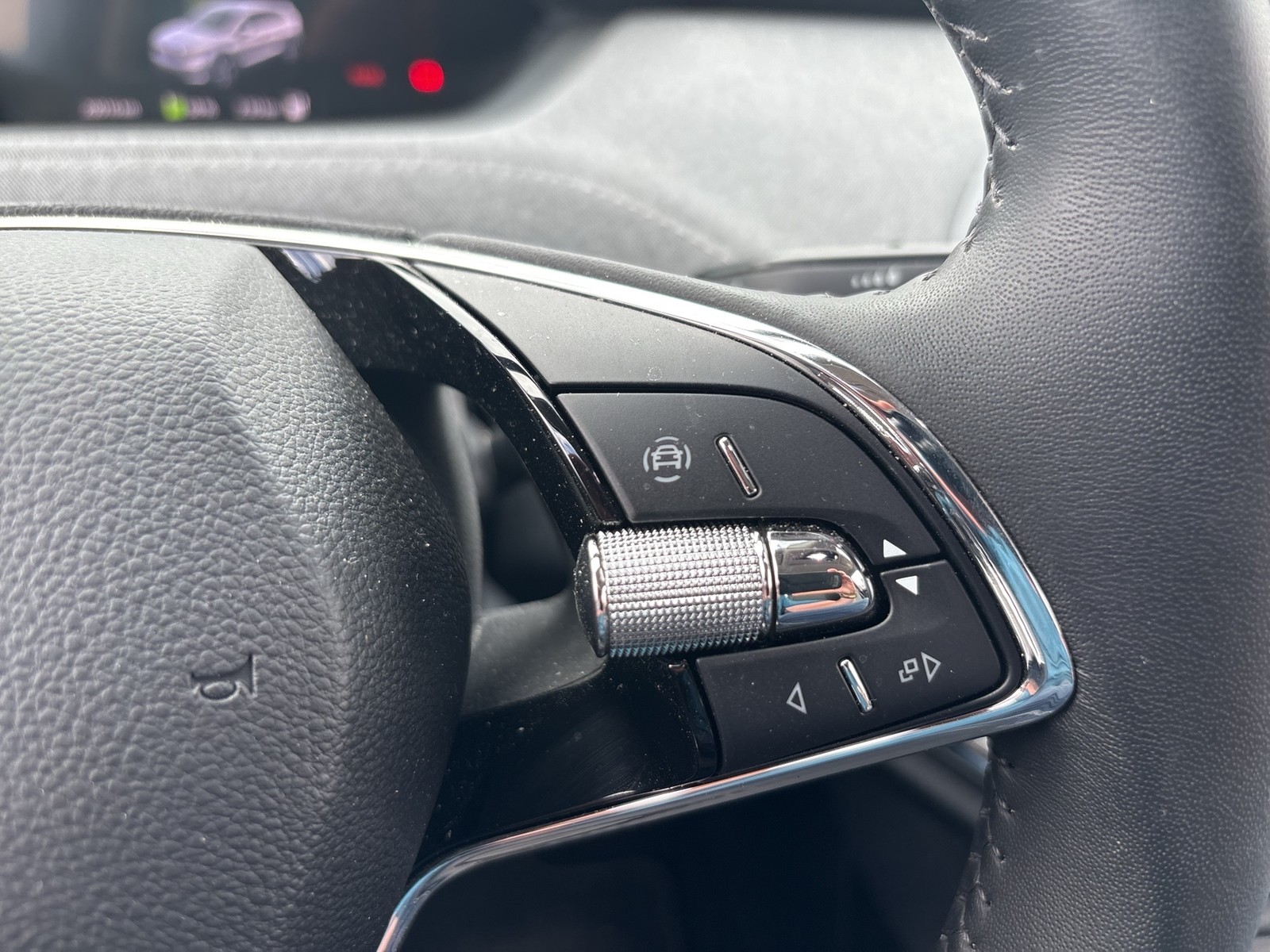 Skoda Enyaq 60 LOFT WÄRMEPUMPE CAM LM19 NAVI KEYLESSGO