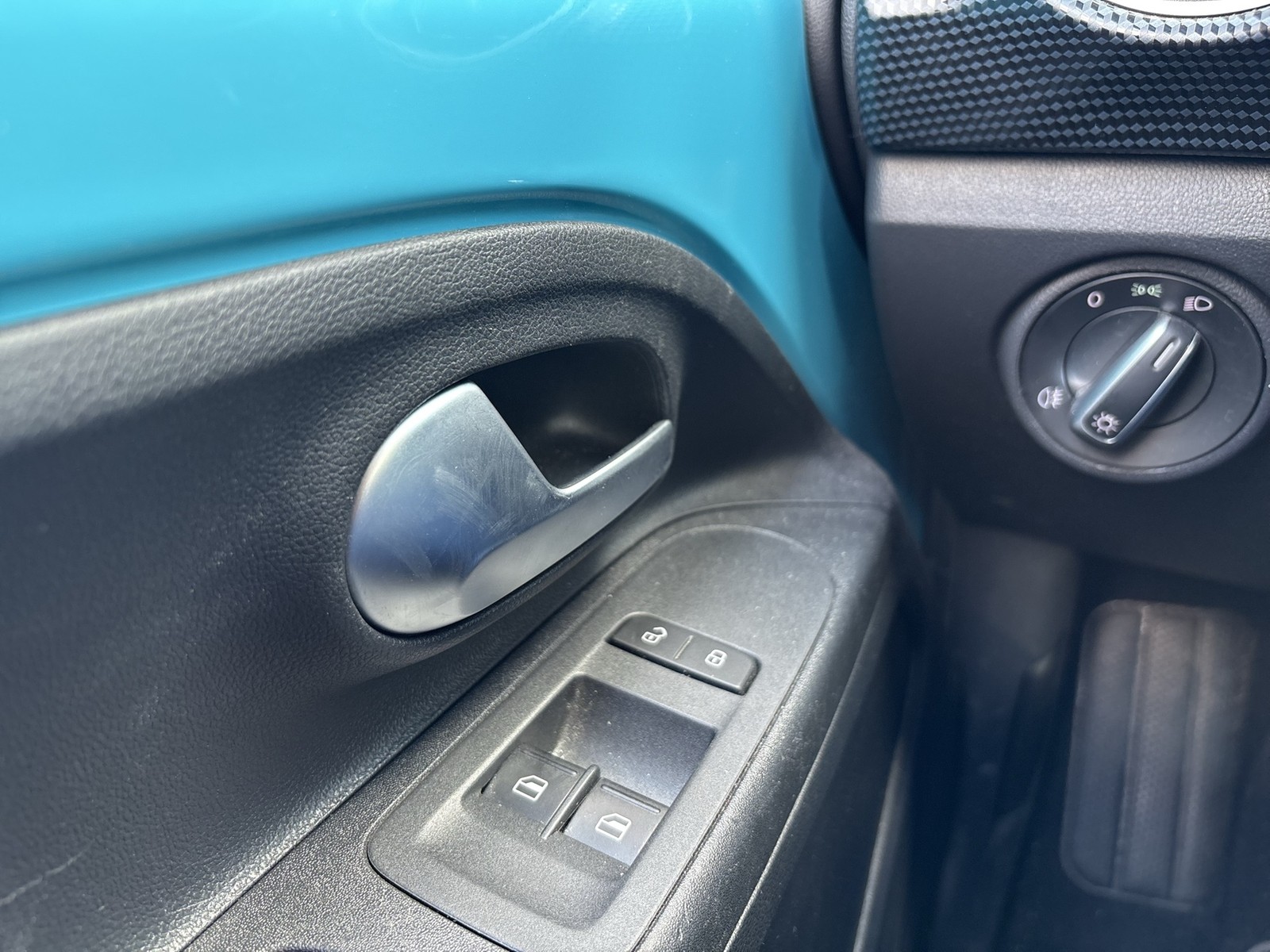 Volkswagen e-up! 4TÜREN CAM EINPARKH.TEMPOMAT KLIMAAUTOMAT.