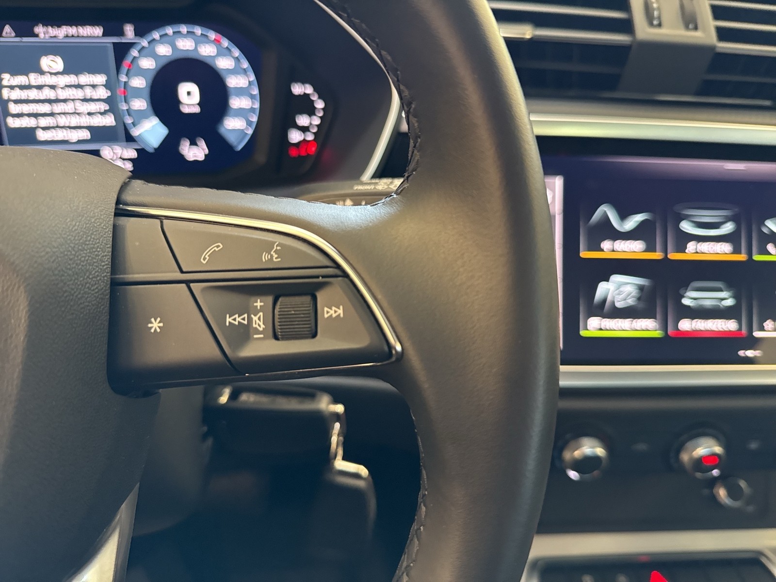 Audi Q3 40 quattro advanced AHK ACC LM18 CARPLAY