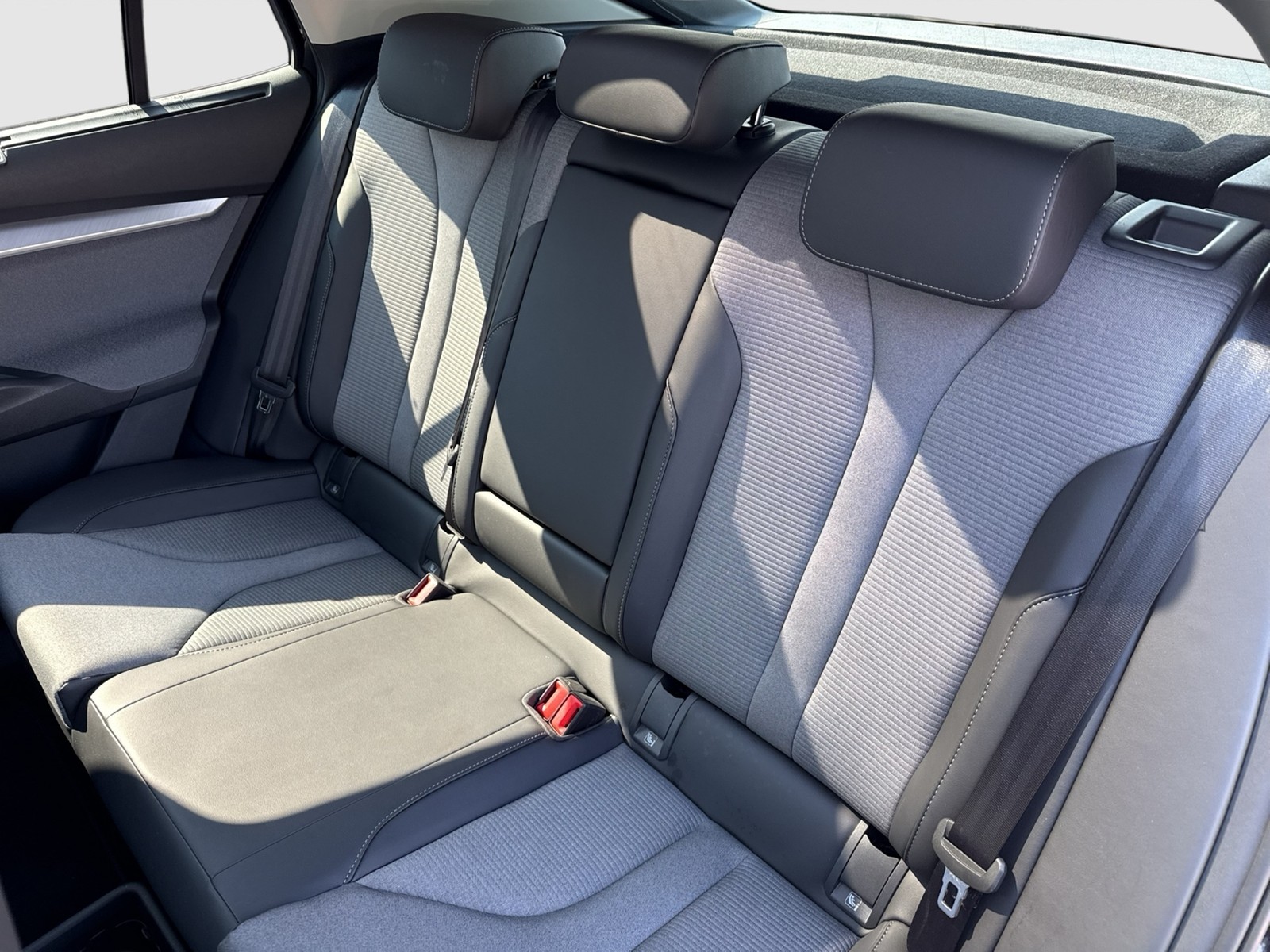 Skoda Enyaq Coupé 85 LOFT WÄRMEPUMPE PANO AHK CAM LM20
