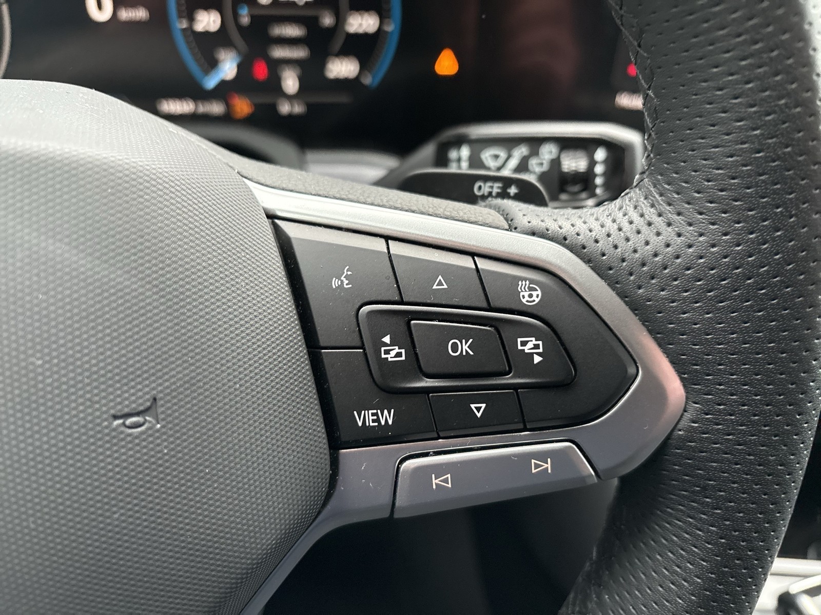 Volkswagen Touareg V6 R-LINE AHK CAM ACC HEAD-UP LM19