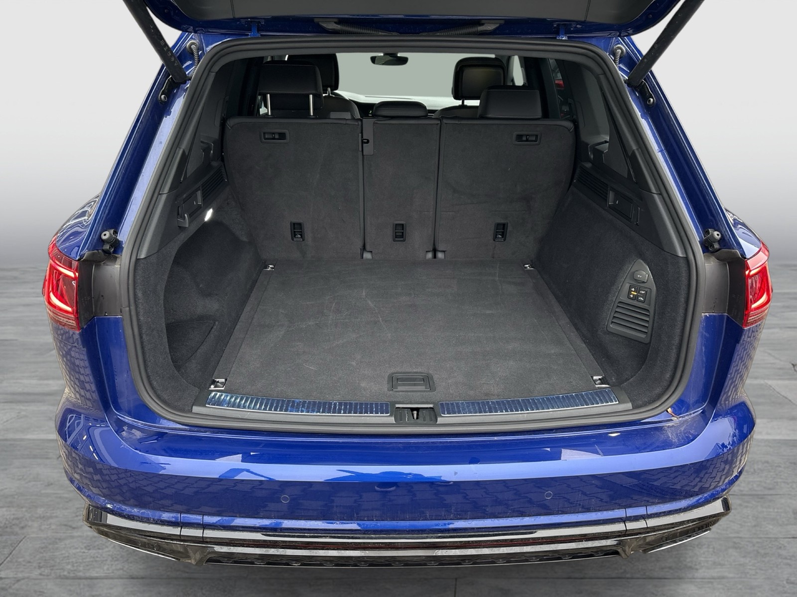 Volkswagen Touareg V6 R-LINE AHK CAM ACC HEAD-UP LM19