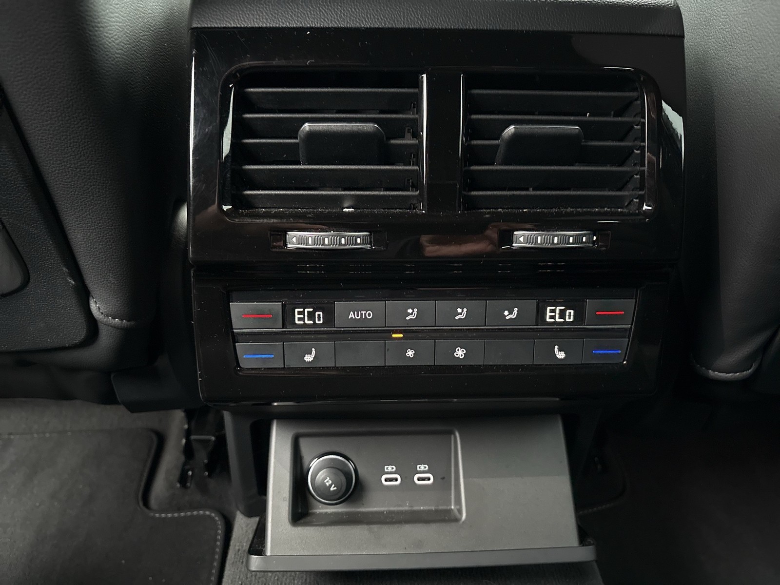 Volkswagen Touareg V6 R-LINE AHK CAM ACC HEAD-UP LM19