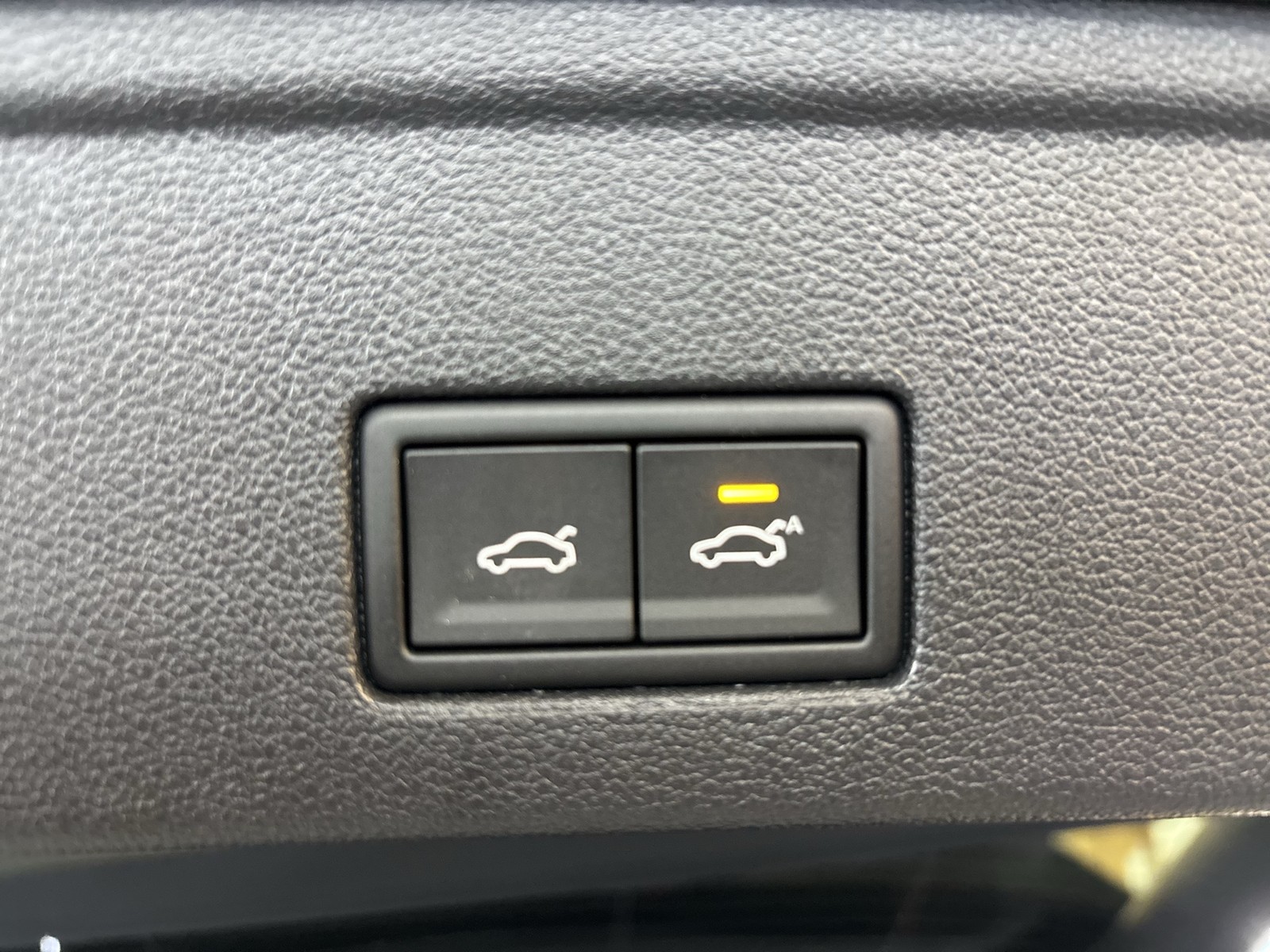 Volkswagen Touareg V6 R-LINE AHK CAM ACC HEAD-UP LM19