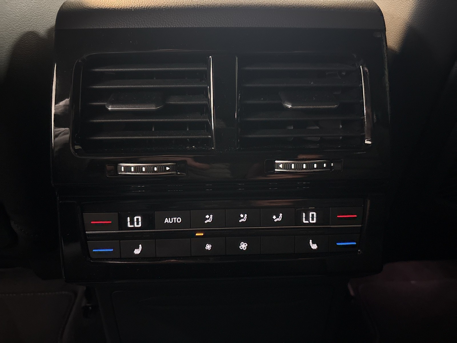 Volkswagen Touareg V6 R-LINE AHK CAM ACC HEAD-UP LM19