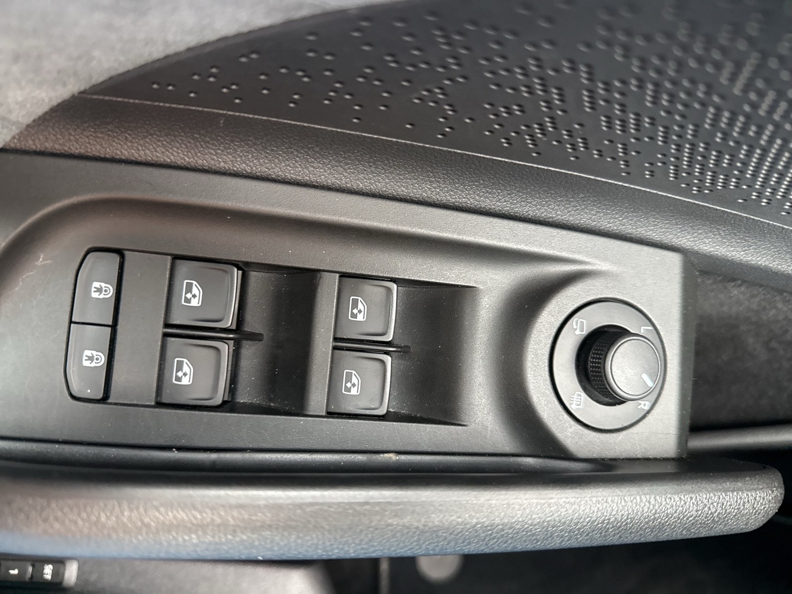 Skoda Enyaq 85x LOUNGE 4X4 WÄRMEPUMPE PANO CANTON AHK