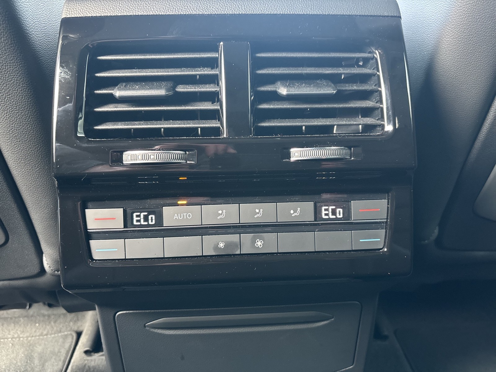 Volkswagen Touareg V6 ELEGANCE AHK CAM ACC LM19 E-KLAPPE