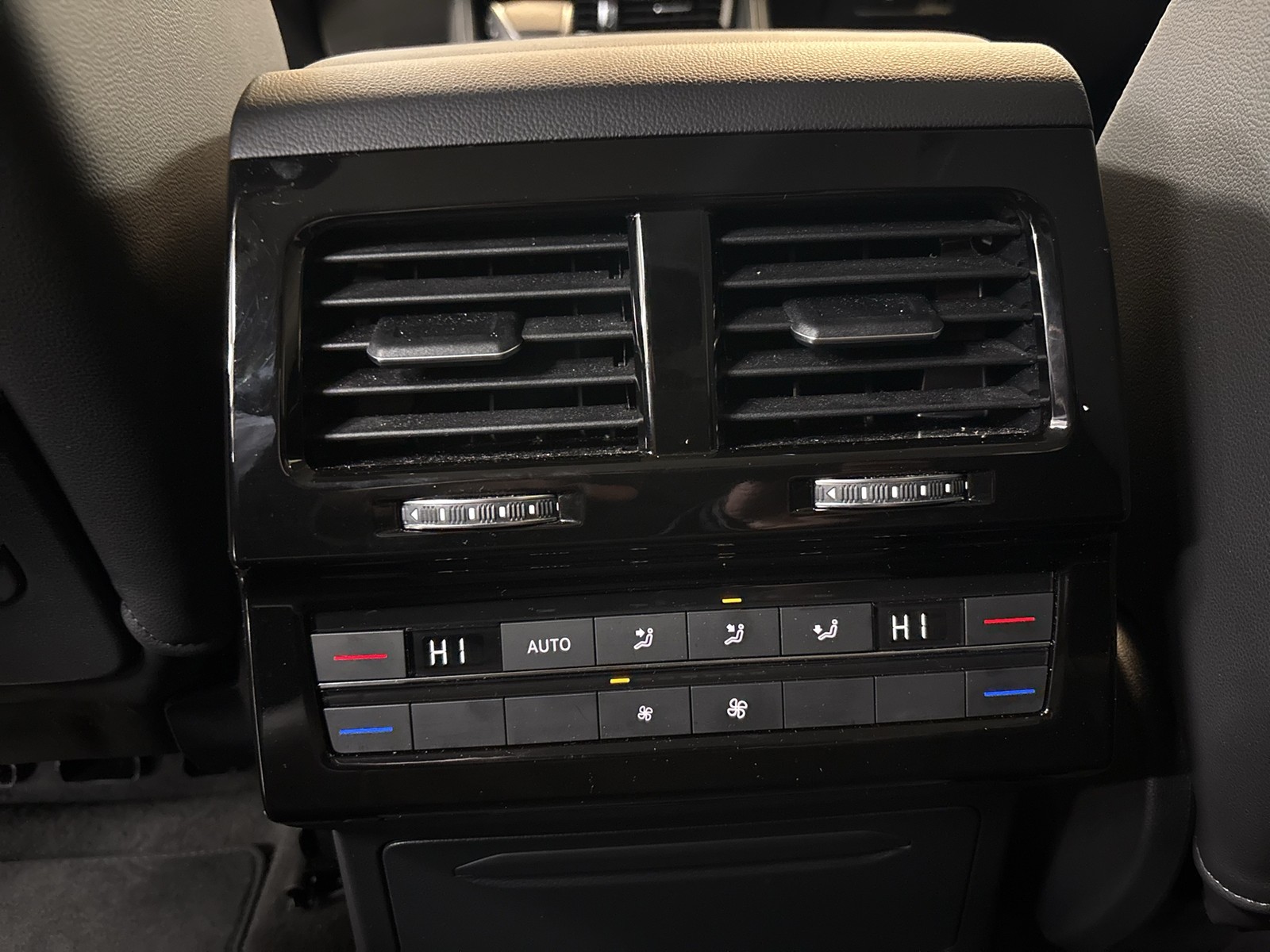 Volkswagen Touareg V6 NEUESMODELL AHK CAM ACC LM19 E-KLAPPE