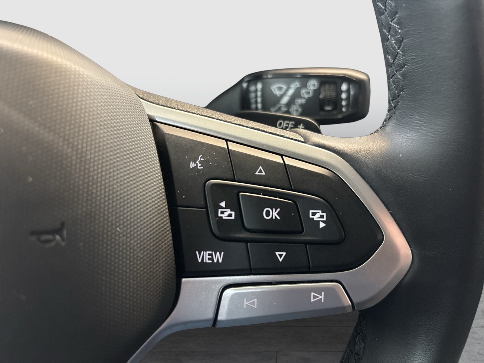 Volkswagen Touareg V6 NEUESMODELL AHK CAM ACC LM19 E-KLAPPE