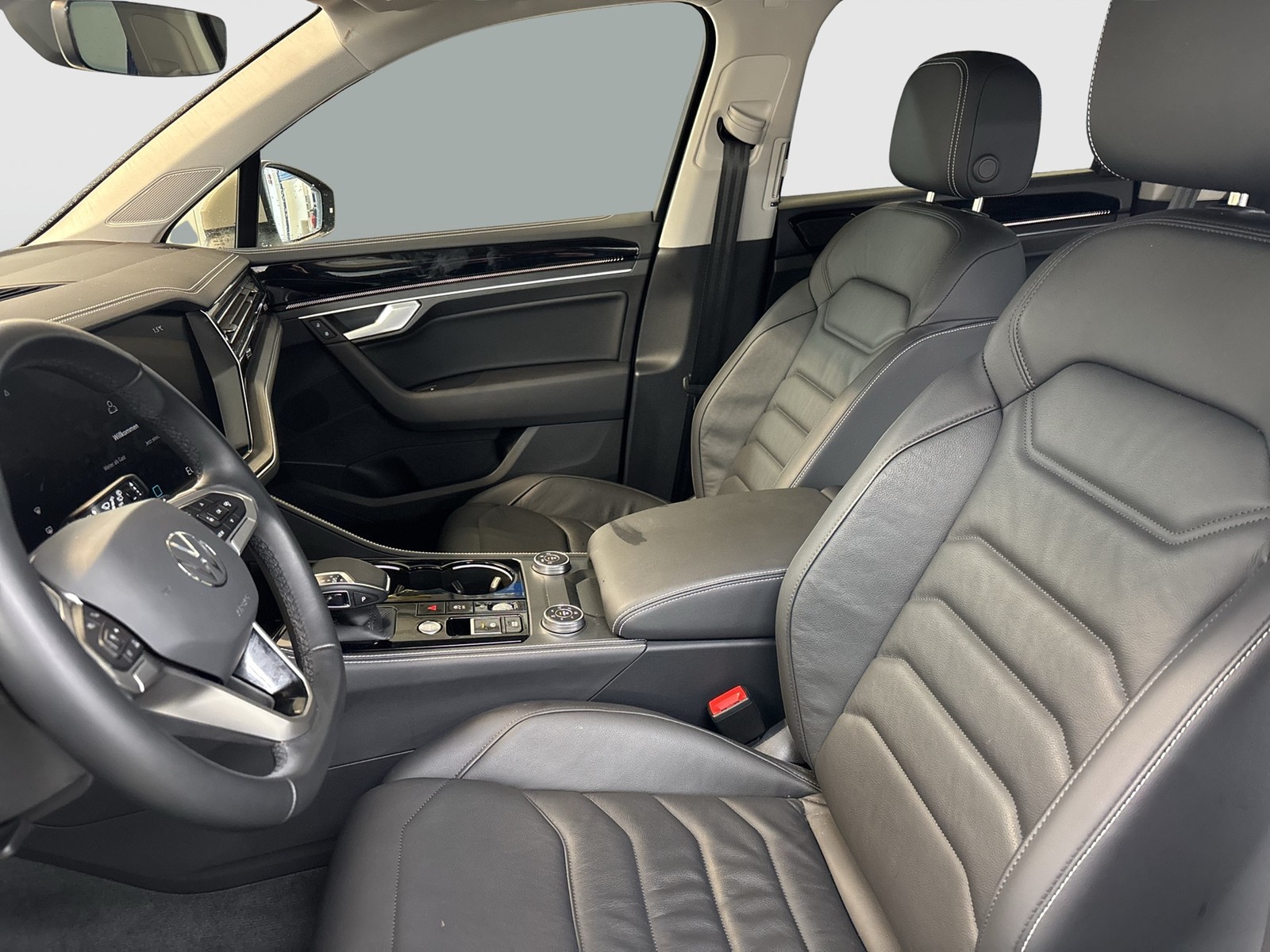 Volkswagen Touareg V6 NEUESMODELL AHK CAM ACC LM19 E-KLAPPE