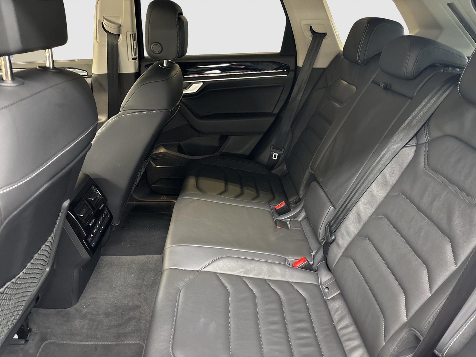 Volkswagen Touareg V6 NEUESMODELL AHK CAM ACC LM19 E-KLAPPE