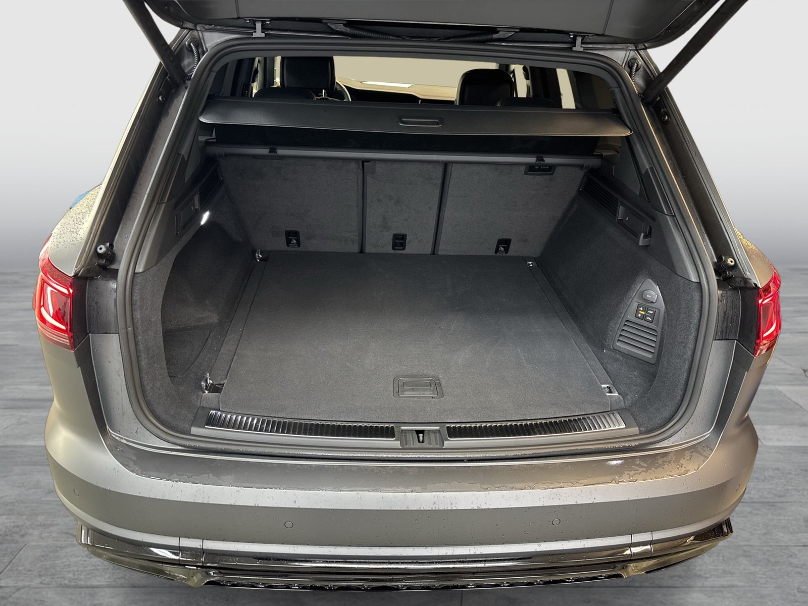 Volkswagen Touareg HYBRID R NEUESMODELL AHK 360CAM ACC LM21