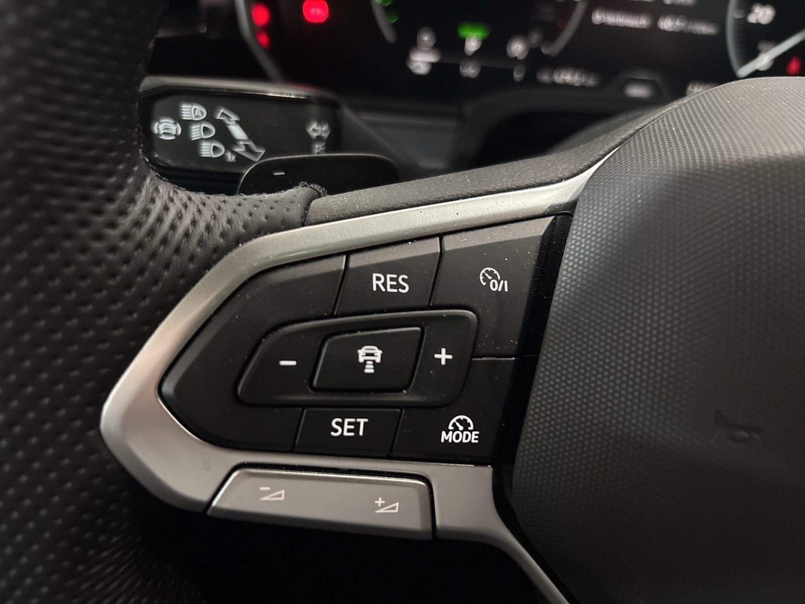 Volkswagen Touareg HYBRID R NEUES MODELL PANO 360°CAM LM21