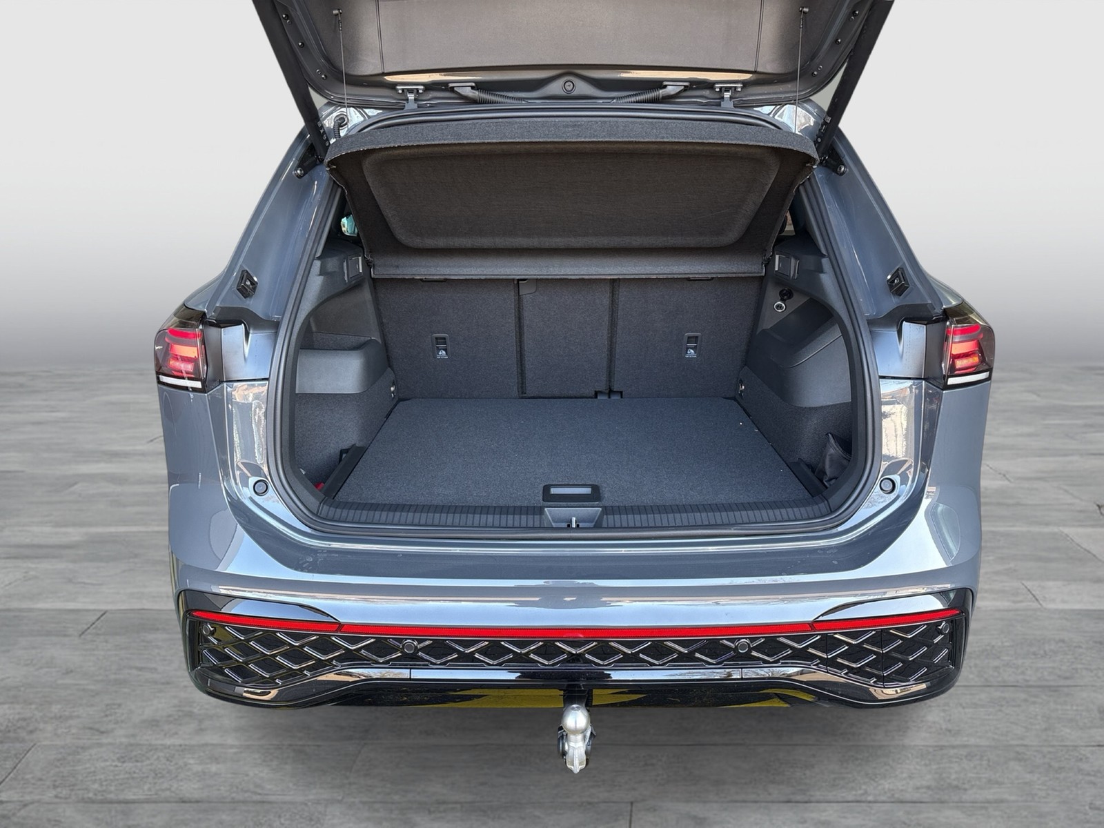 Volkswagen Tiguan 2.0 R-LINE DSG 4X4 LEDER PANO STANDHZG