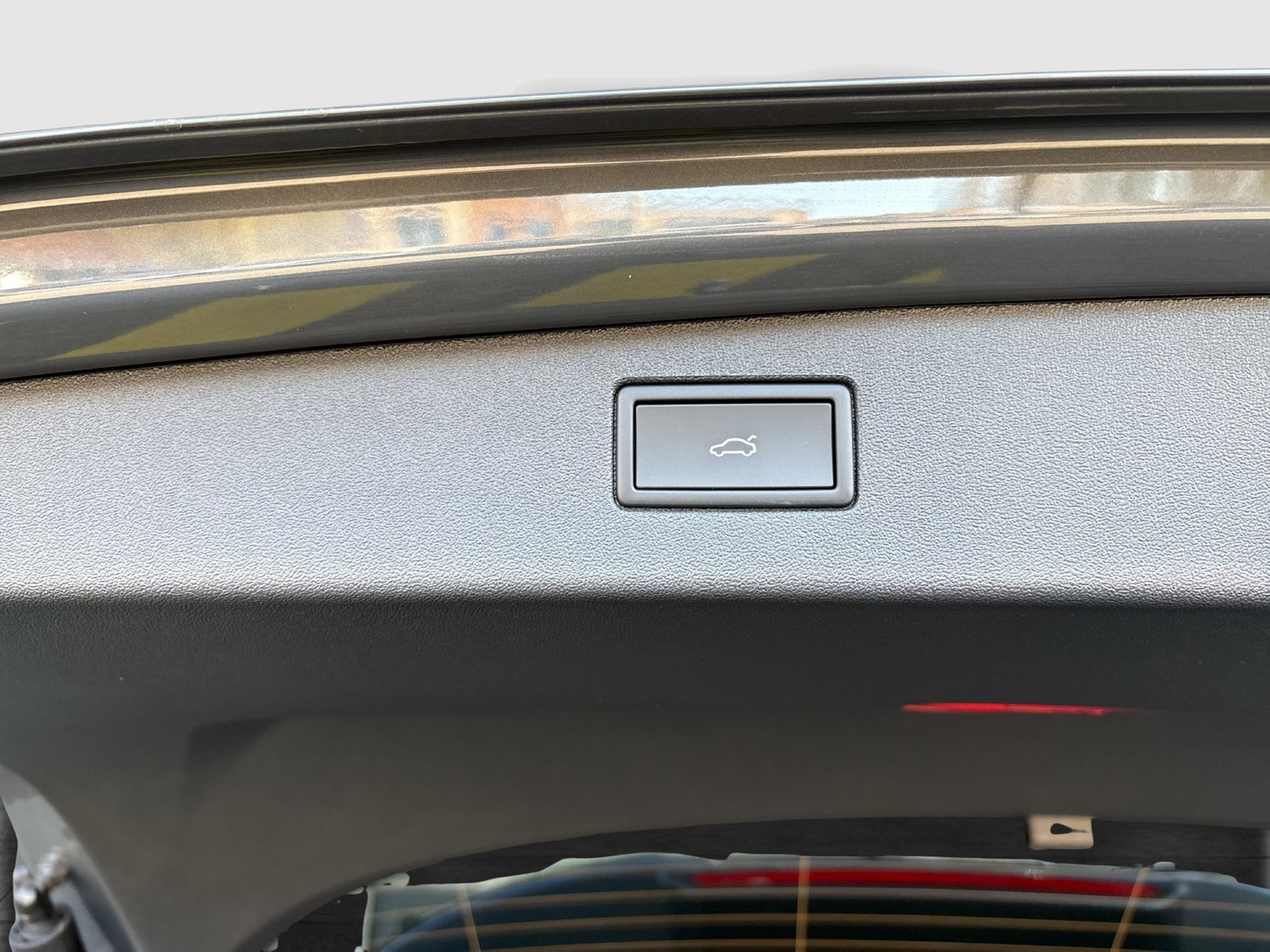 Volkswagen Tiguan 2.0 R-LINE DSG 4X4 LEDER PANO STANDHZG