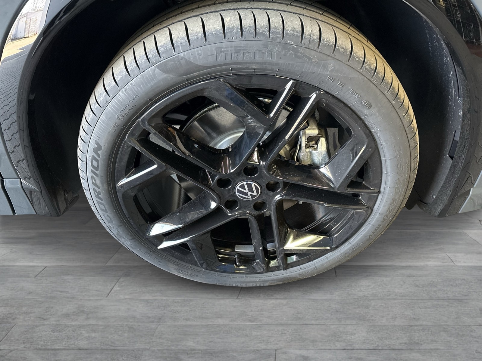 Volkswagen Tiguan 2.0 R-LINE DSG 4X4 LEDER PANO STANDHZG