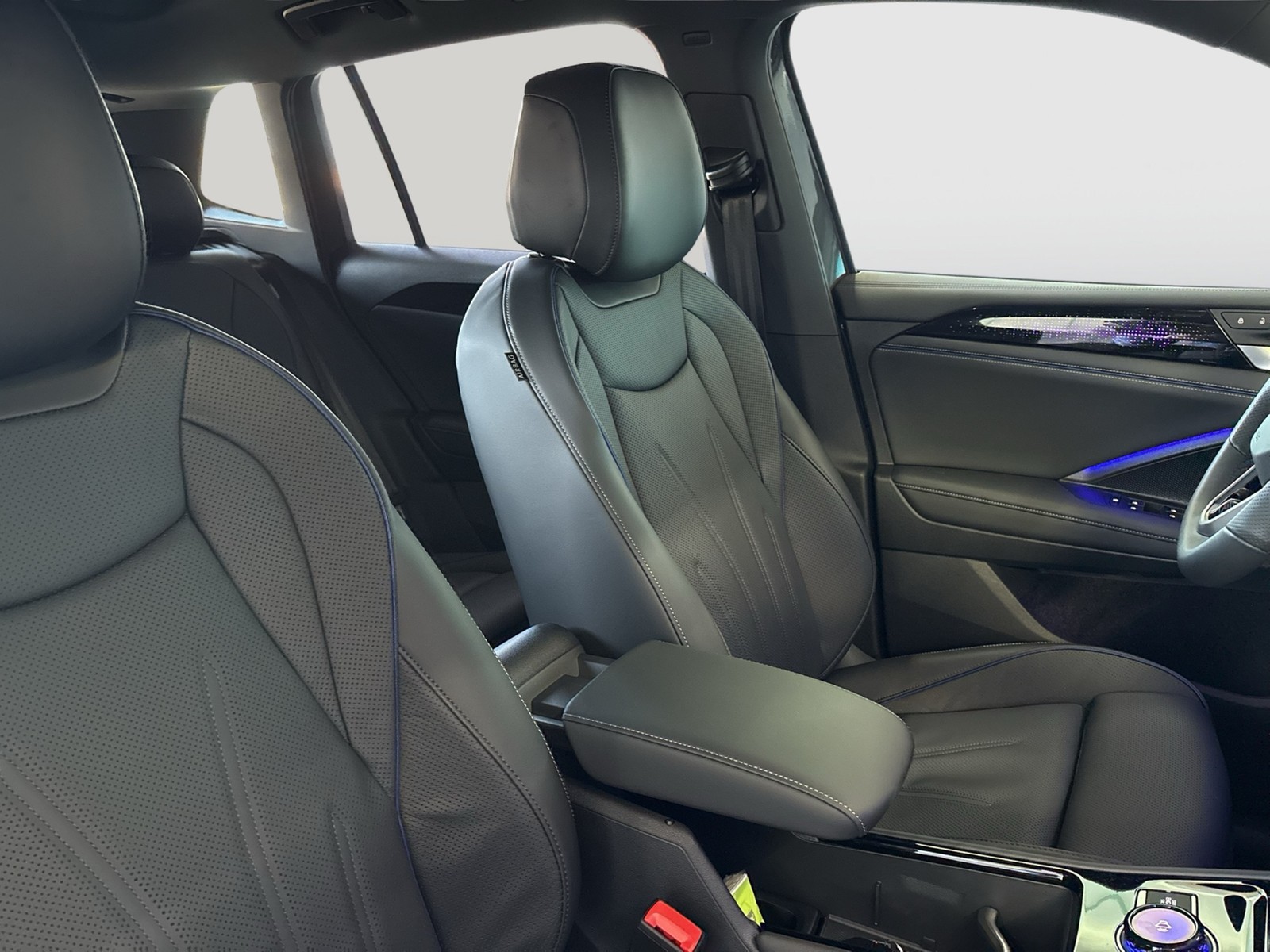 Volkswagen Tiguan 2.0 R-LINE DSG 4X4 LEDER PANO STANDHZG