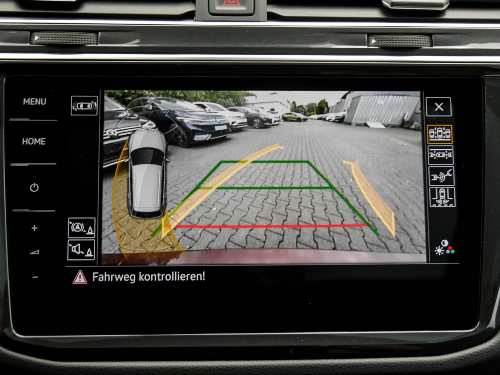 Volkswagen Tiguan 2.0 MOVE PANO CAM AHK HEAD-UP ALU17 NAVI