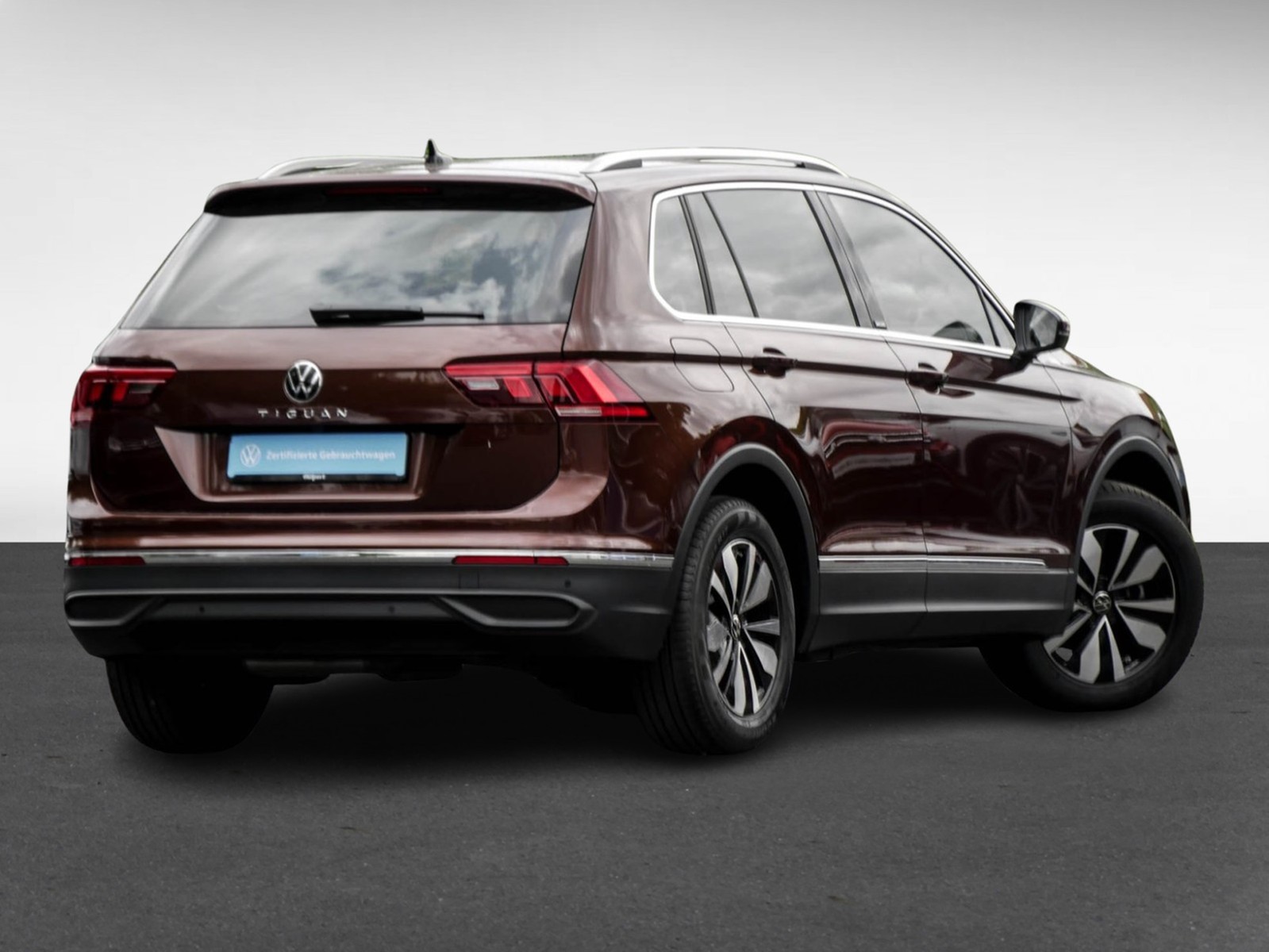 Volkswagen Tiguan 2.0 MOVE PANO CAM AHK HEAD-UP ALU17 NAVI
