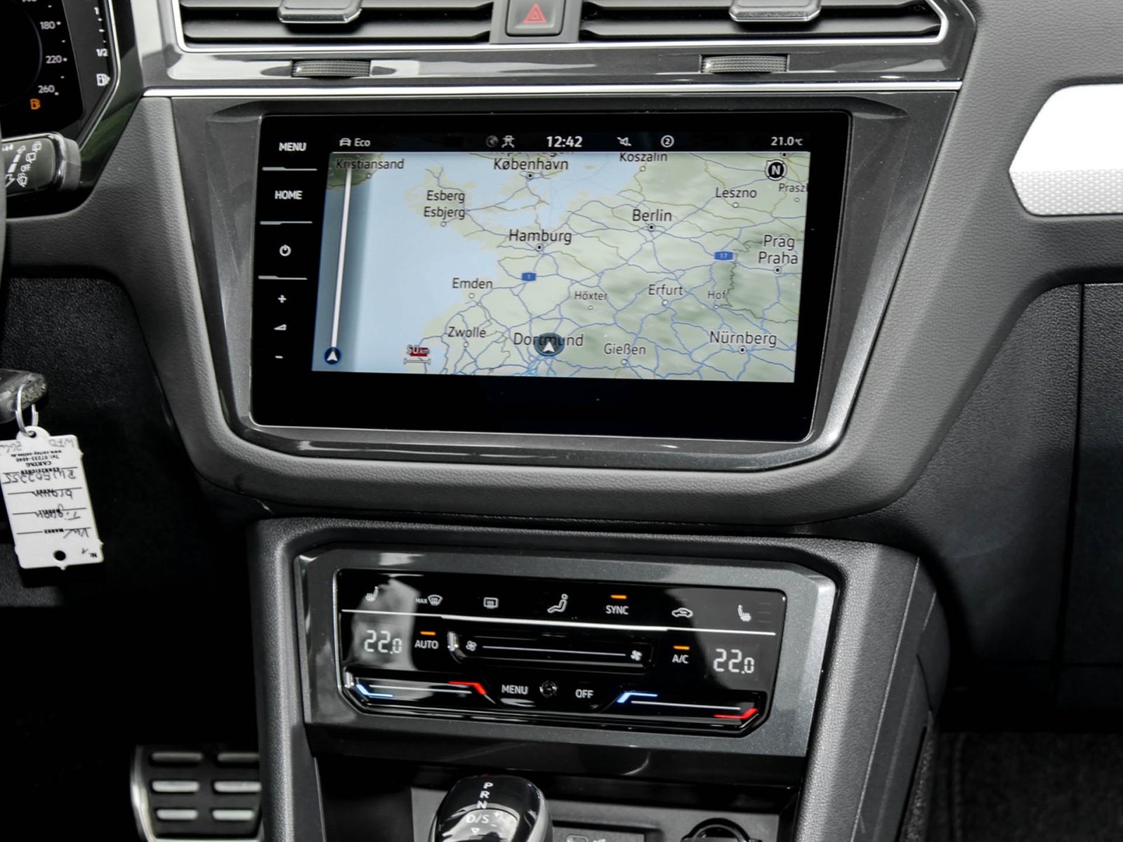 Volkswagen Tiguan 2.0 MOVE PANO CAM AHK HEAD-UP ALU17 NAVI