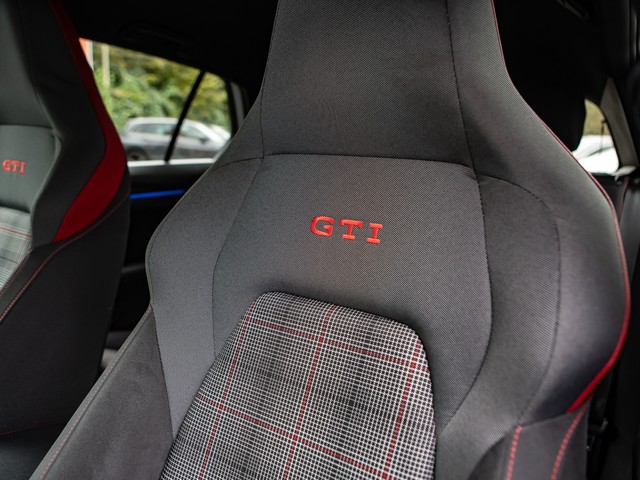 Volkswagen Golf VIII 2.0 GTI BLACKSTYLE CAM ACC LM19 MATRIX