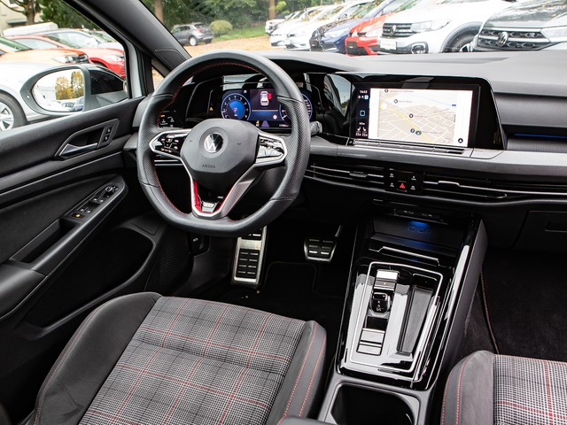 Volkswagen Golf VIII 2.0 GTI BLACKSTYLE CAM ACC LM19 MATRIX
