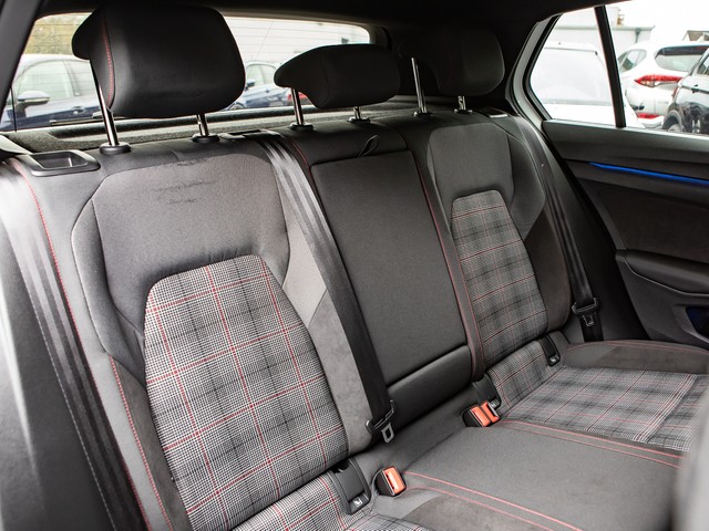 Volkswagen Golf VIII 2.0 GTI BLACKSTYLE CAM ACC LM19 MATRIX