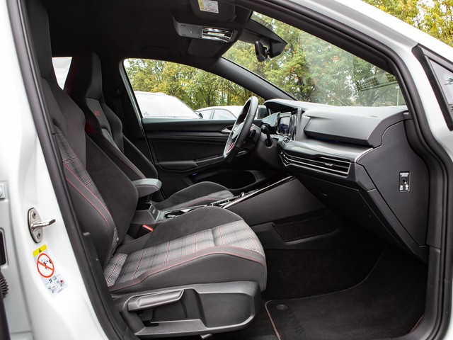Volkswagen Golf VIII 2.0 GTI BLACKSTYLE CAM ACC LM19 MATRIX