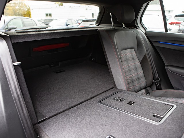 Volkswagen Golf VIII 2.0 GTI BLACKSTYLE CAM ACC LM19 MATRIX