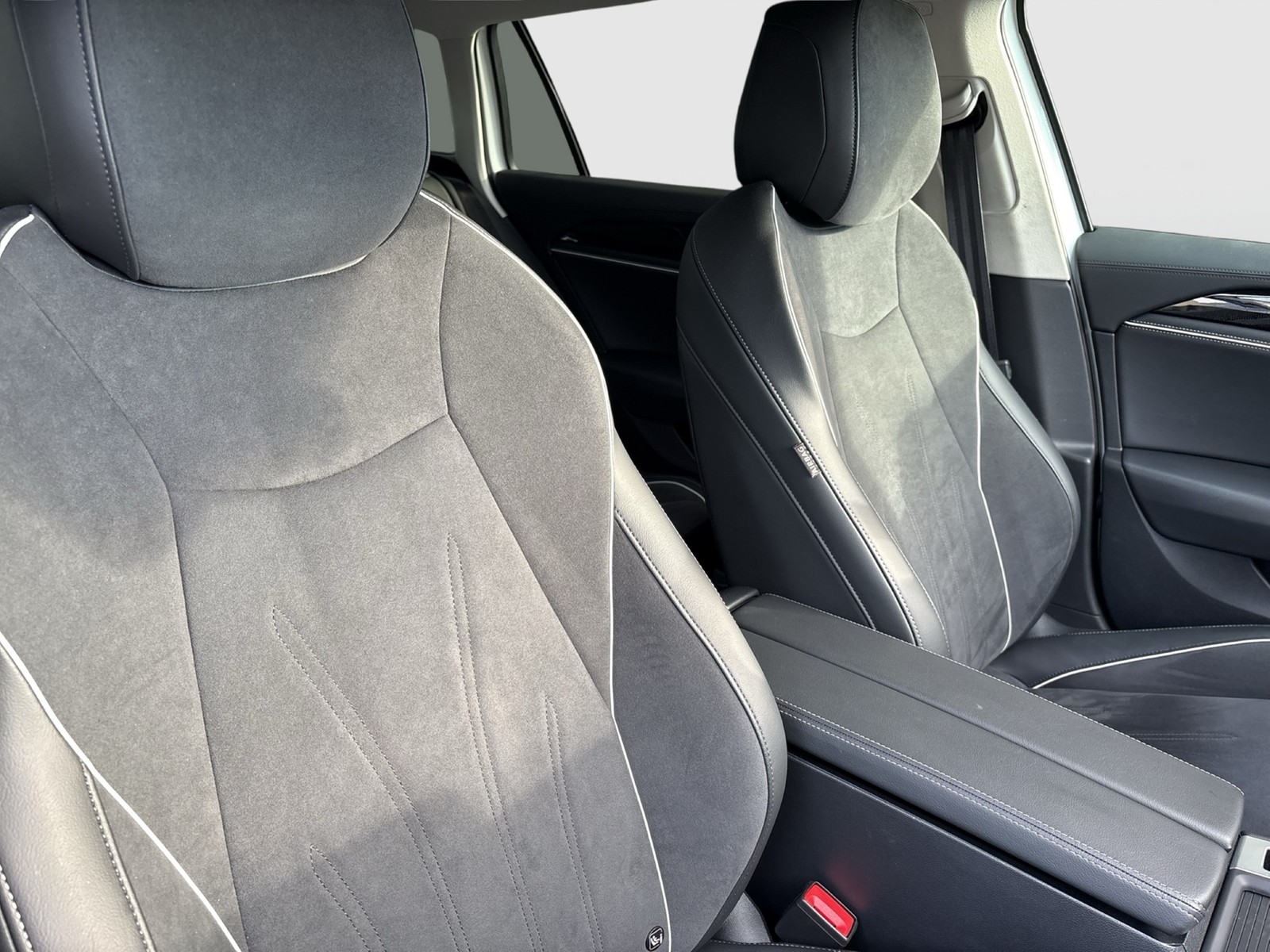 Volkswagen Passat Variant 1.5 HYBRID BUSINESS AHK CAM ACC
