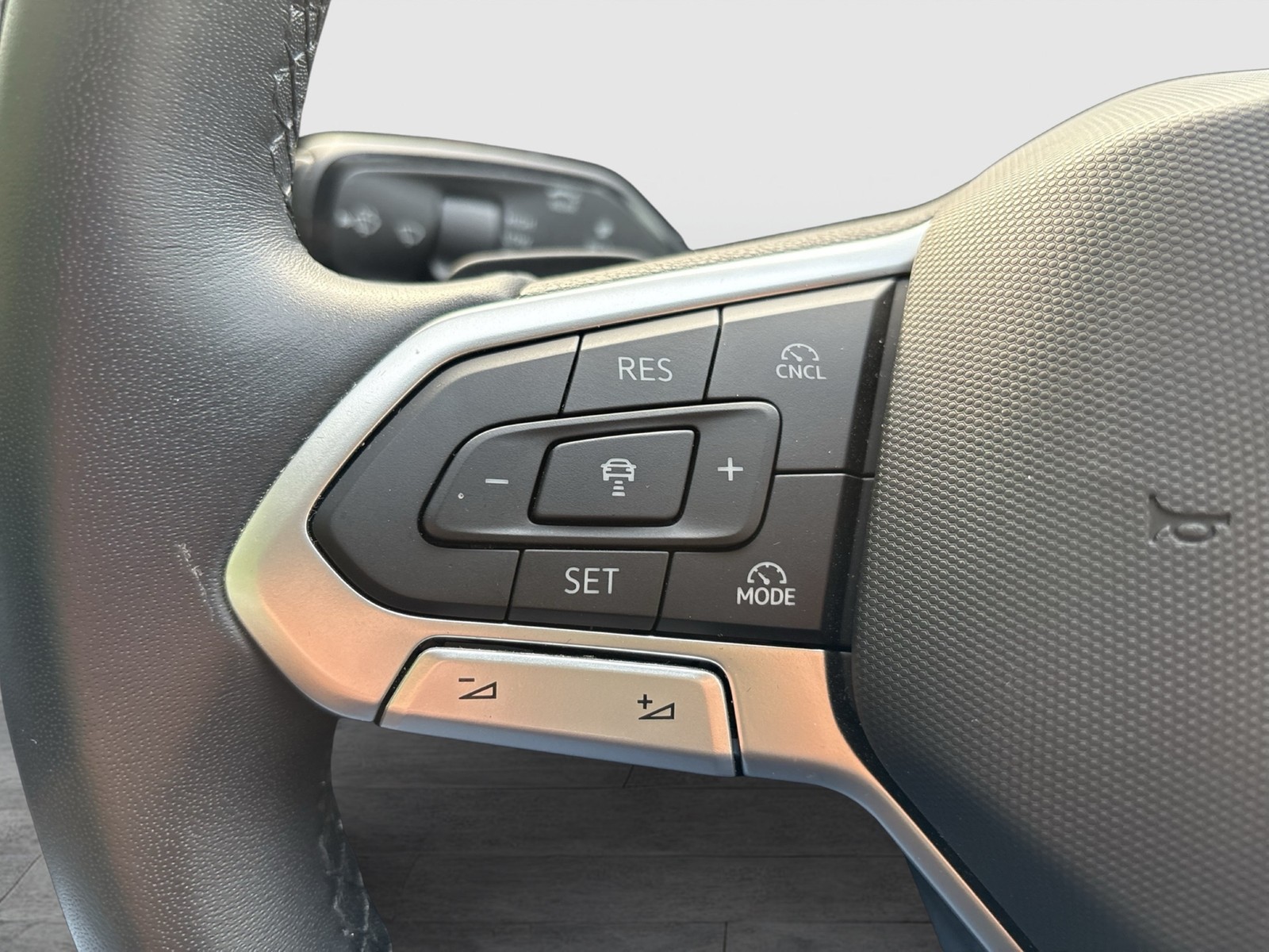 Volkswagen Passat Variant 1.5 HYBRID BUSINESS AHK CAM ACC