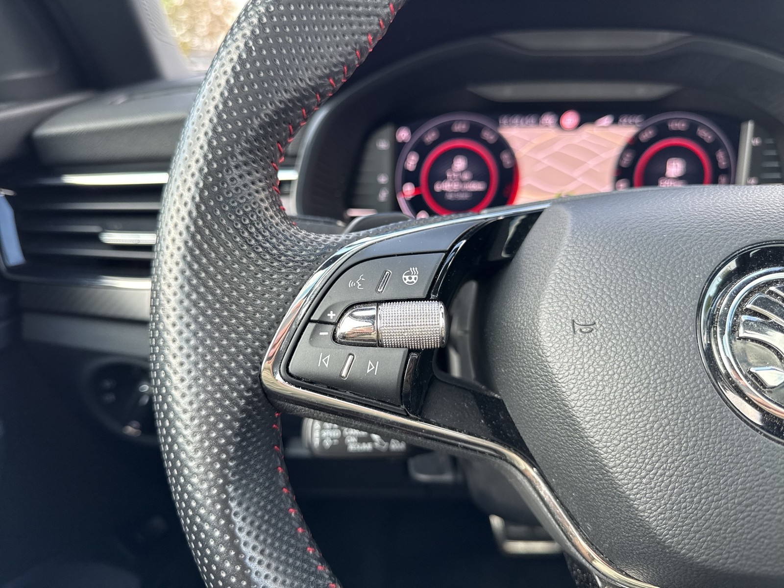 Skoda Kamiq 1.5 MONTE CARLO PANO CAM LM18 NAVI CARPLAY