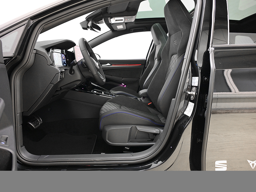 Volkswagen Golf Variant VIII 2.0 R-LINE BLACKSTYLE PANO CAM