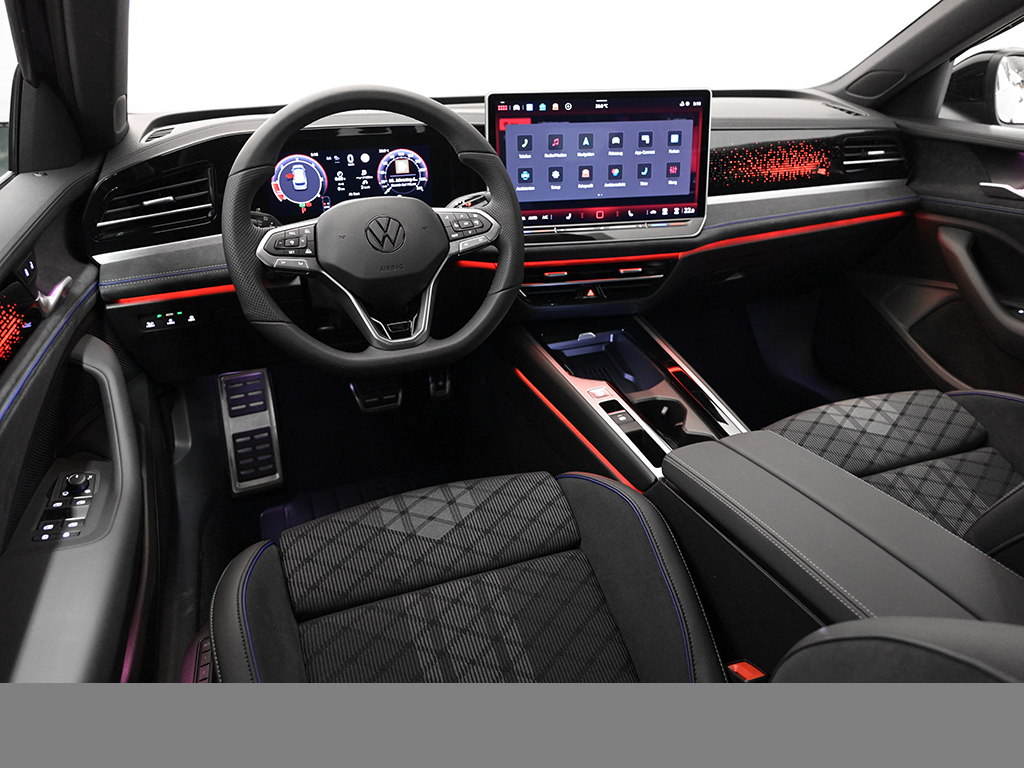 Volkswagen Passat Variant 2.0 R-LINE BLACK STYLE AHK 360CAM