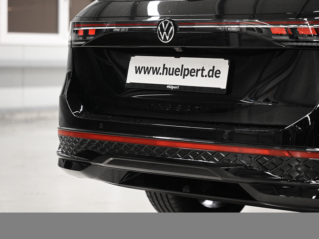 Volkswagen Passat Variant 2.0 R-LINE BLACK STYLE AHK 360CAM