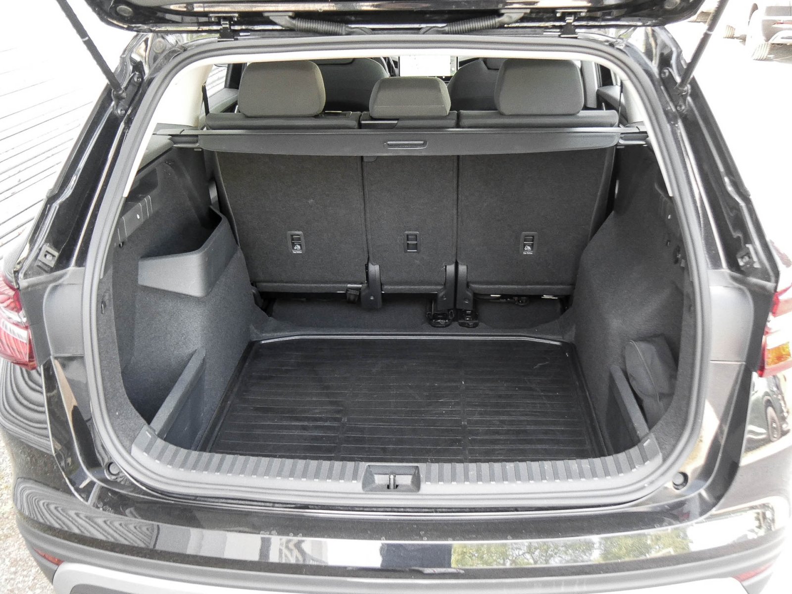 Skoda Kodiaq 2.0 Selection NAVI SITZHEIZ KAMERA ALU18