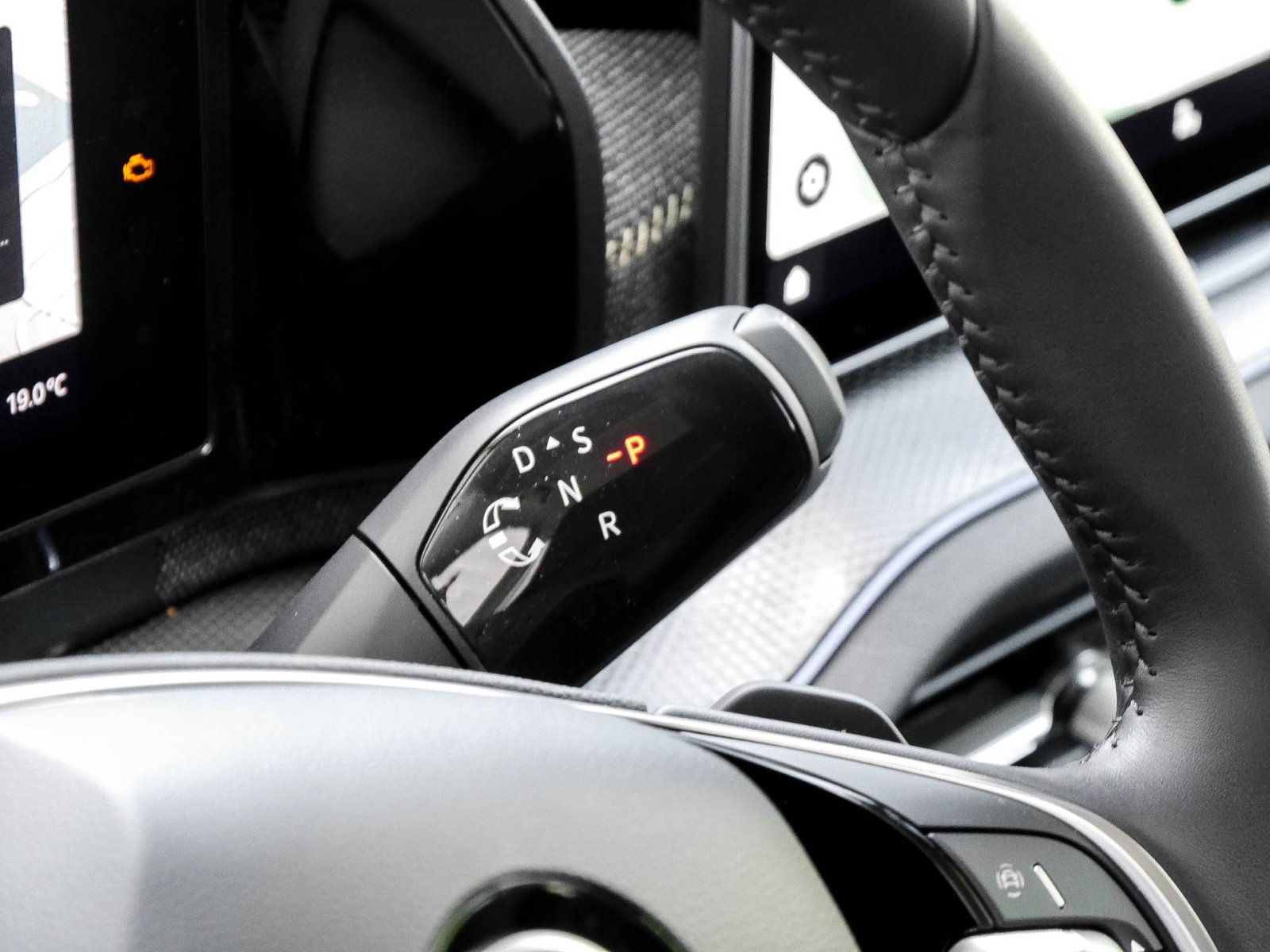 Skoda Kodiaq 2.0 Selection NAVI SITZHEIZ KAMERA ALU18
