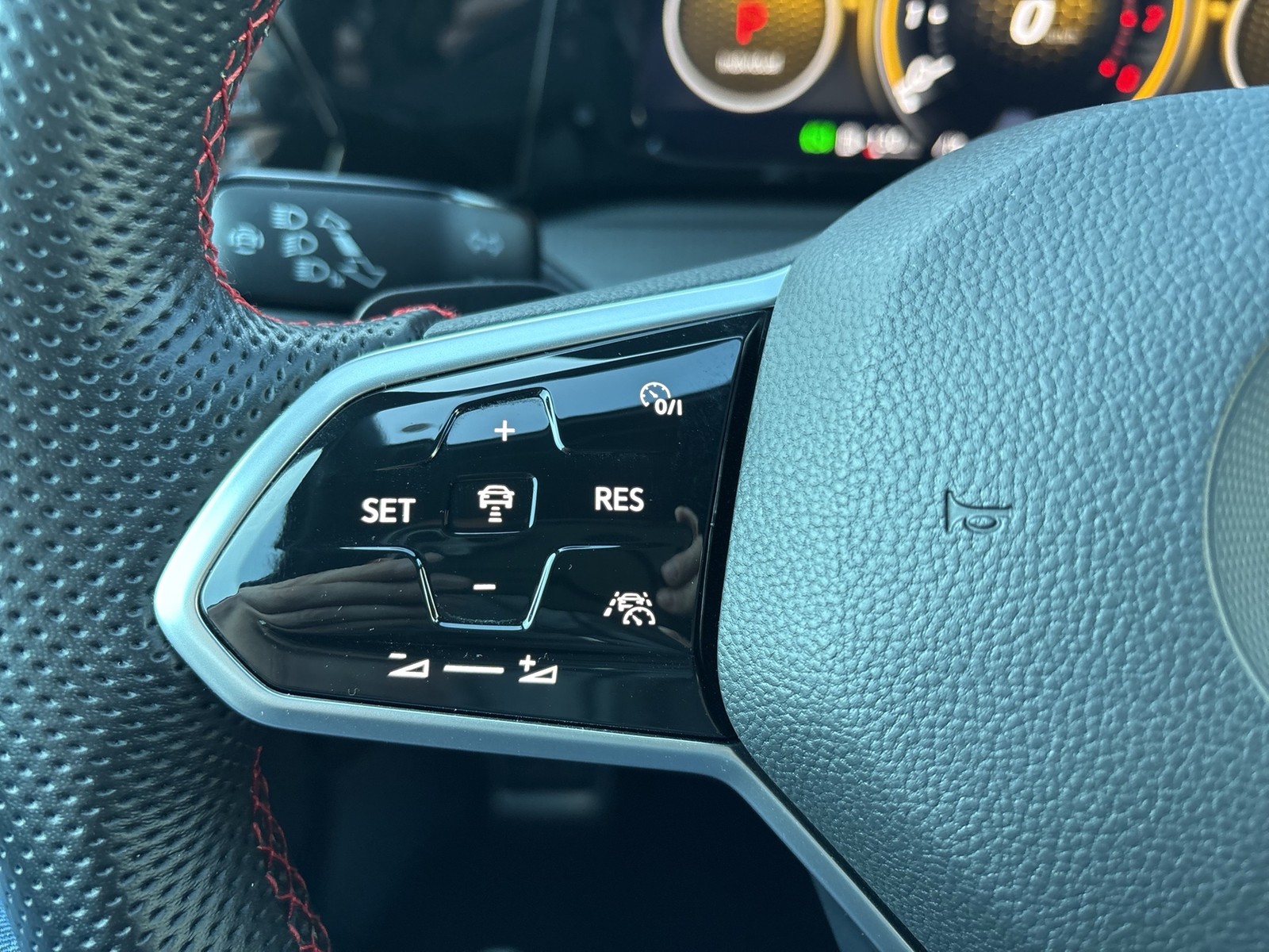 Volkswagen Golf VIII 2.0 GTI ACC LM18 NAVI LED+ CARPLAY