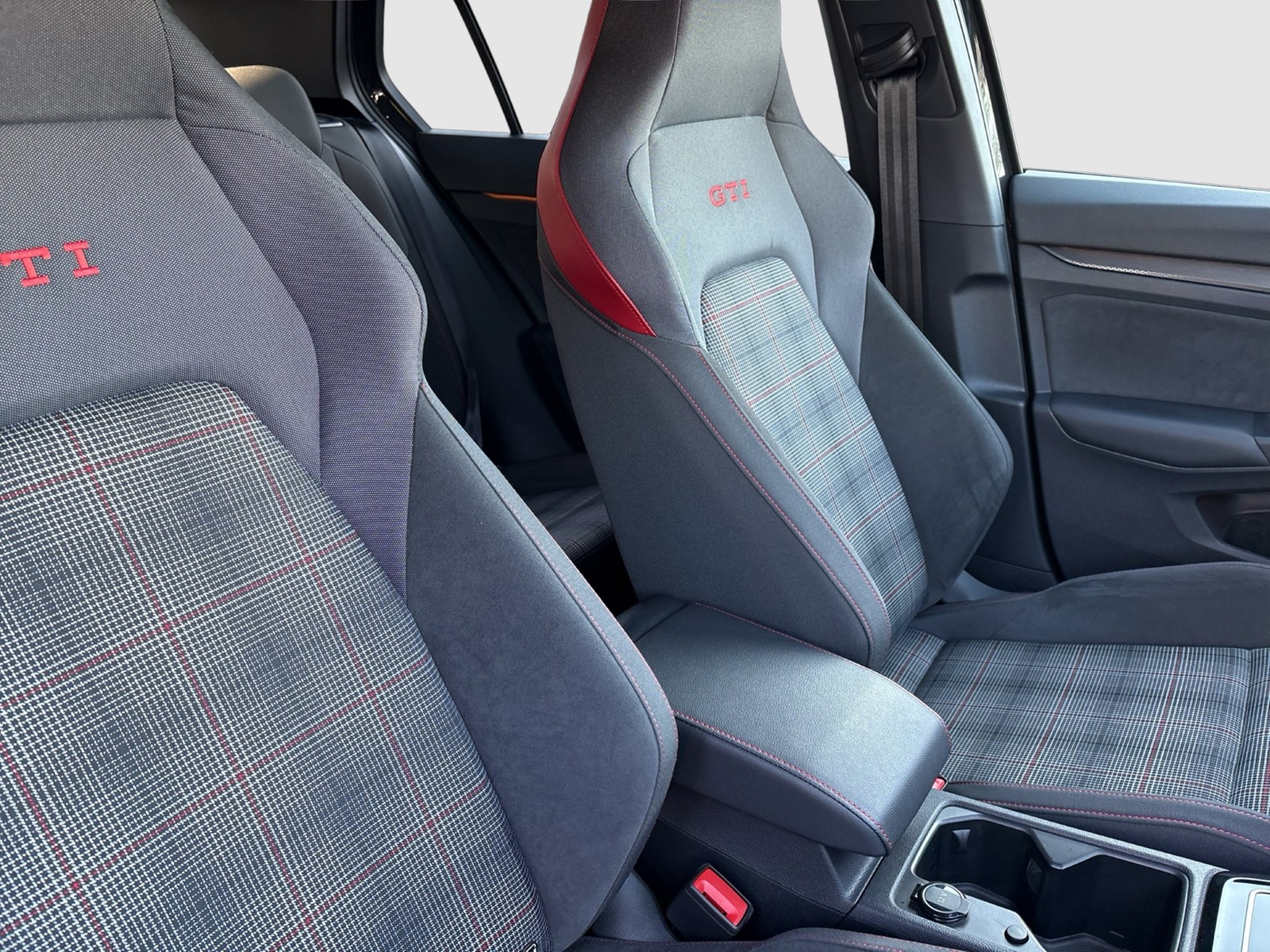 Volkswagen Golf VIII 2.0 GTI ACC LM18 NAVI LED+ CARPLAY