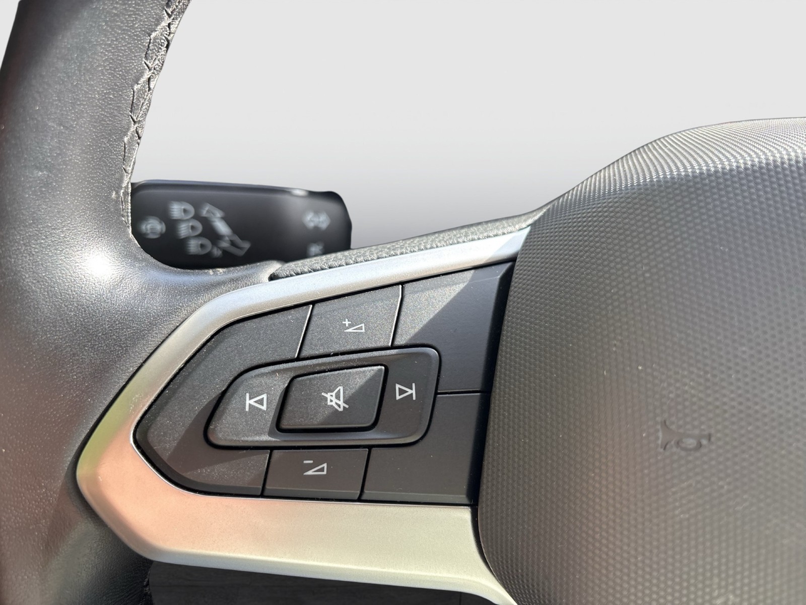 Volkswagen T-Roc 1.0 LIFE NAVI ALU CARPLAY SITZHEIZUNG LED