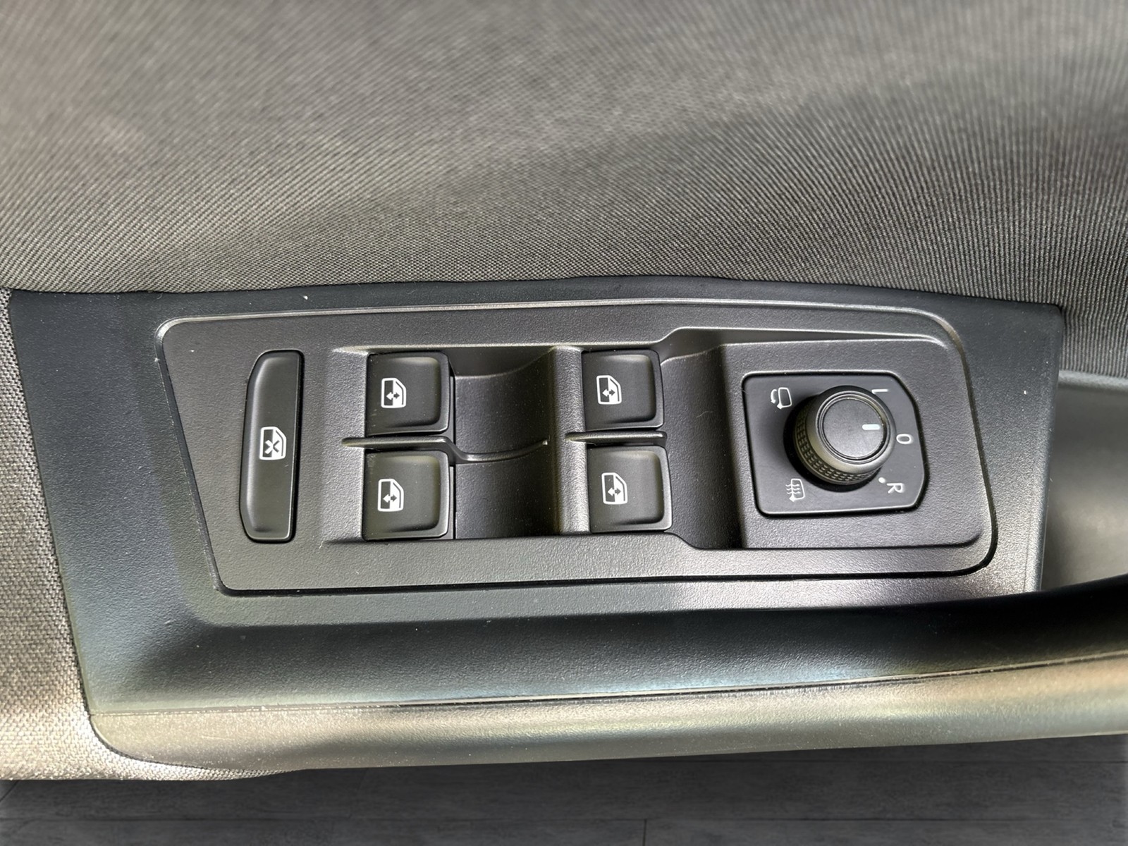 Volkswagen T-Roc 1.0 LIFE NAVI ALU CARPLAY SITZHEIZUNG LED